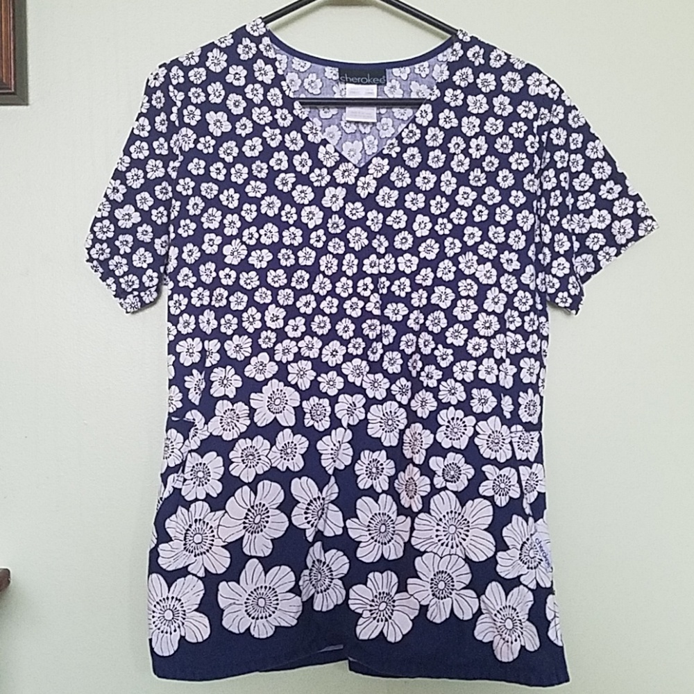 Cherokee scrub/uniform top size small